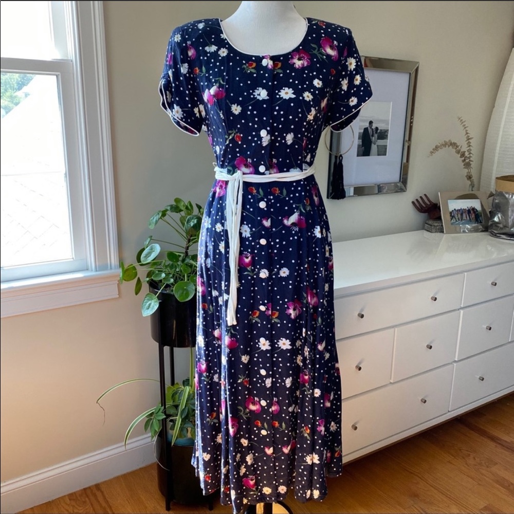 VTG 90s Floral Button Down Dress w/ Belt Runaway